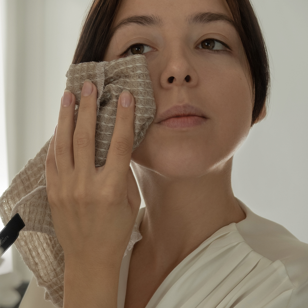 OM-SE east 3-step skincare routine. Step 1: Cleans your face with OM-SE all-in-one Face Cleansing Oil